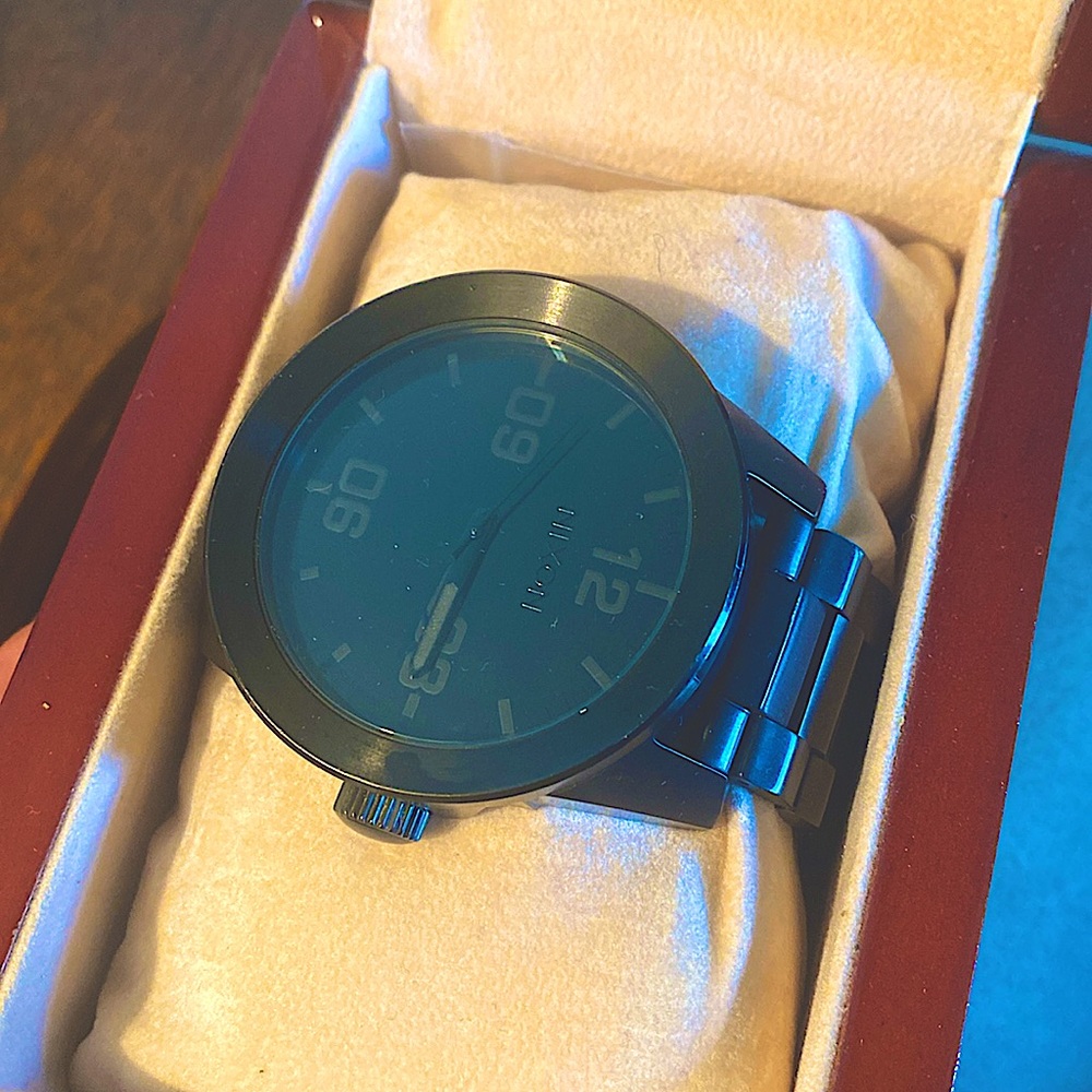 Like new NIXON watch “the corporal”